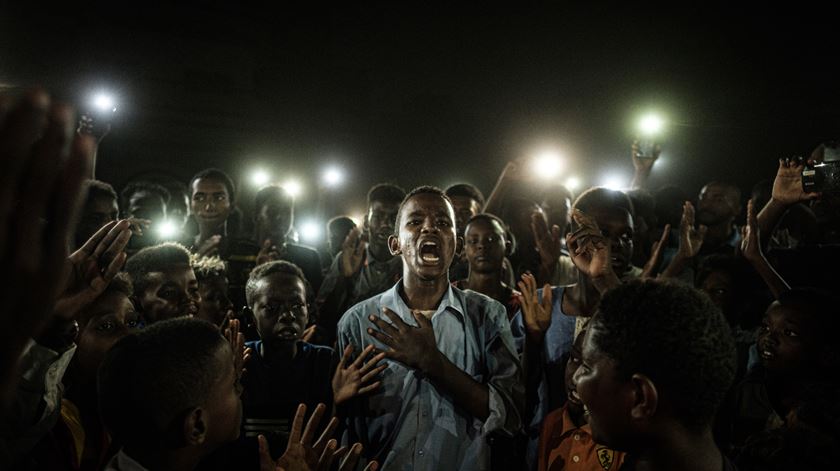 Imagem de protesto no Sudão que venceu concurso World Press Photo em 2020. Foto: Yasuyoshi Chiba/AFP via EPA