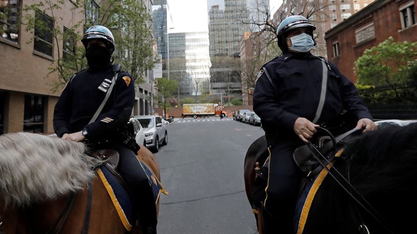 Autoridades de Nova Iorque acreditam que há um milhão de infetados na cidade. Foto: Peter Foley/EPA