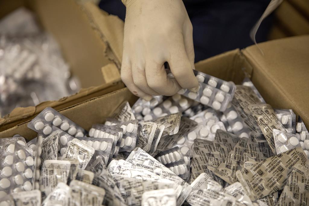Preço dos medicamentos pode vir a aumentar para combater a escassez nas farmácias e nos hospitais. Foto: EPA