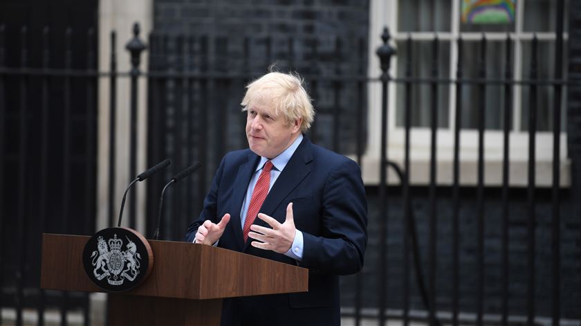 Boris Johnson anuncia a reabertura de alguns ramos de comércio não essencial a partir de 15 de junho. Foto: Neil Hall/EPA