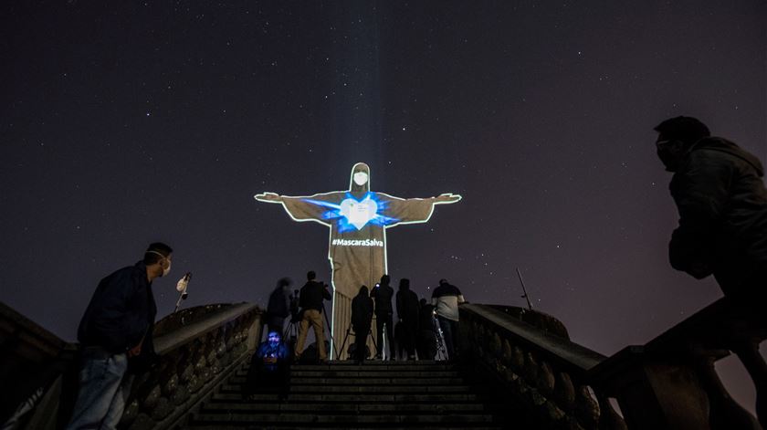 A estátua do Cristo Redentor, o principal monumento turístico do Brasil, estava fechado ao público desde meados de março. Foto: António Lacerda/EPA
