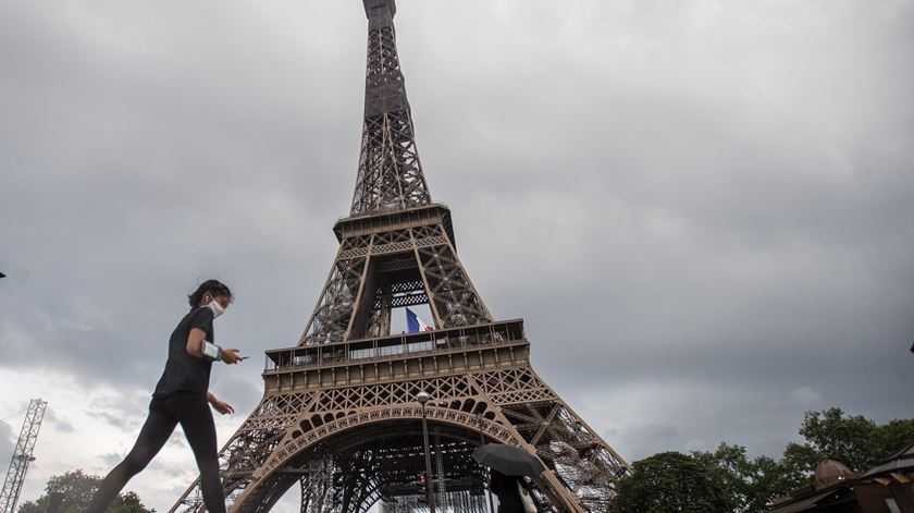 O estrondo foi ouvido em toda a capital francesa. Foto: Mohammed Badra/ EPA