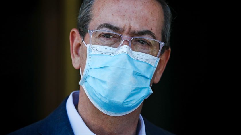 Miguel Guimarães diz que a primeira a desconfinar devia ter sido a saúde. Foto: José Coelho/Lusa
