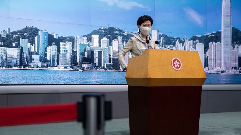 Carrie Lam, chefe executiva de Hong Kong, preferiu não responder a perguntas sobre a lei. Foto: Jerome Favre/EPA
