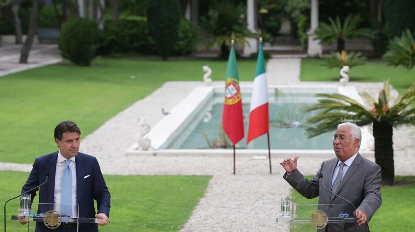 Giuseppe Conte e António Costa reuniram-se. Foto: Tiago Petinga/EPA