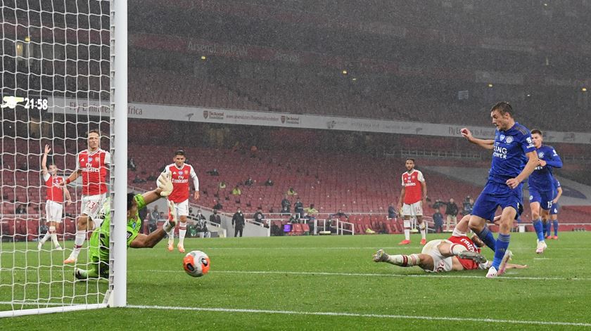 Vardy, do Leicester, marca ao Arsenal. Foto: Michael Regan/EPA