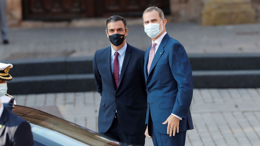 Governo espanhol tem nas mãos a responsabilidade de não deixar agravar a situação. Na foto, primeiro-ministro e rei de Espanha. Foto: Chema Moya/EPA