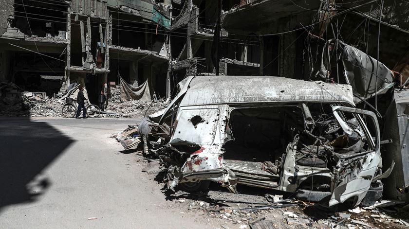A situação é particularmente grave em Ghouta, mas Douma, na imagem, é outra das zonas-mártir no território sírio. Foto: EPA