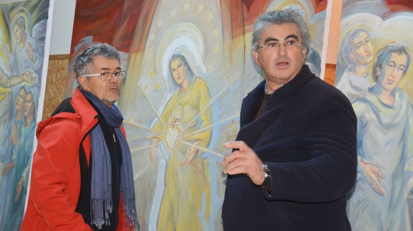 O padre Sezinando Alberto (à direita) e o artista Serge Nouailhat. Foto: DR