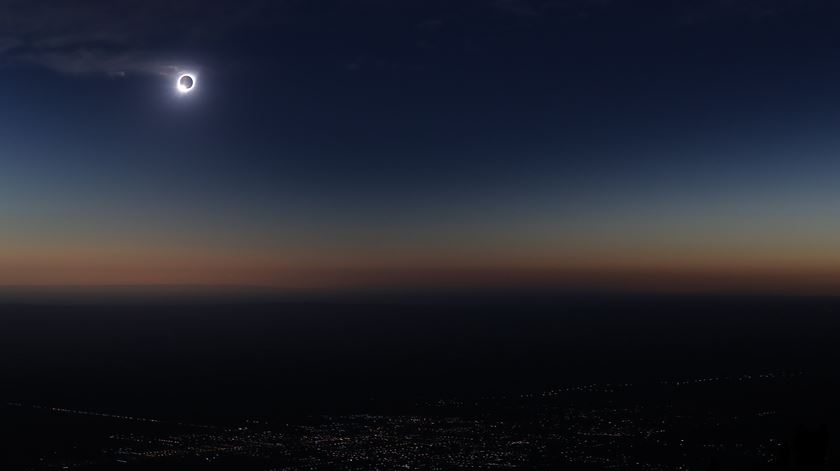 O eclipse foi total apenas na Argentina e no Chile Foto: Nico Aguilera/EPA