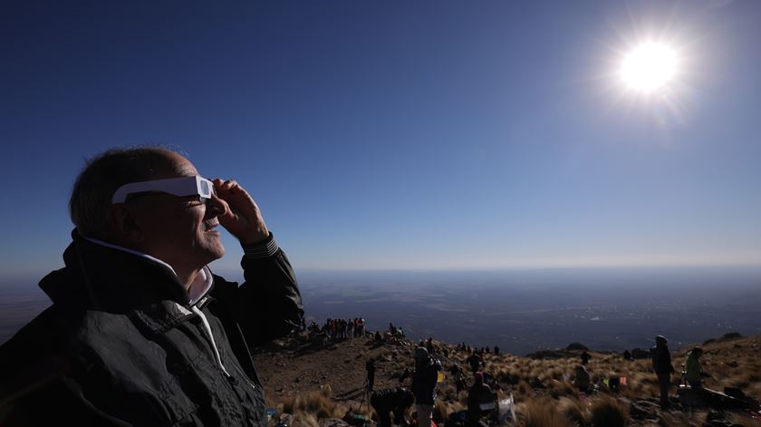 Momentos antes do eclipse total na Argentina Foto: Nico Aguilera/EPA