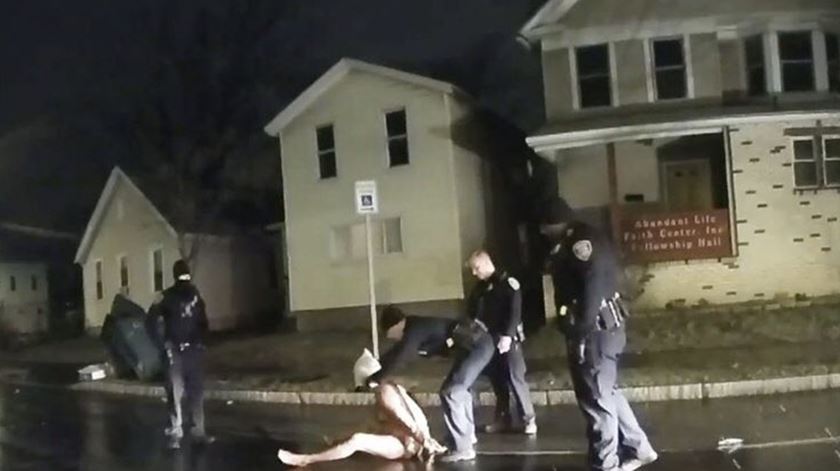 Daniel Prude corria nu pelas ruas de Rochester quando foi detido. Foto: Captura de ecrã do vídeo divulgado