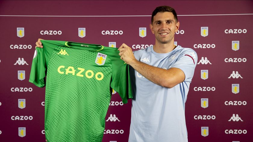 Martínez assina por quatro épocas pelo Aston Villa. Foto: Aston Villa