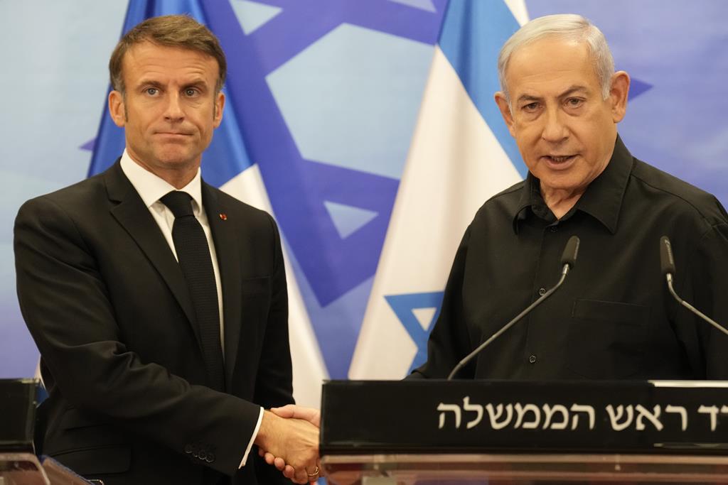 Emmanuel Macron, Presidente de França e o primeiro-ministro de Israel, Benjamin Netanyahu. Foto: Christophe Ena/EPA