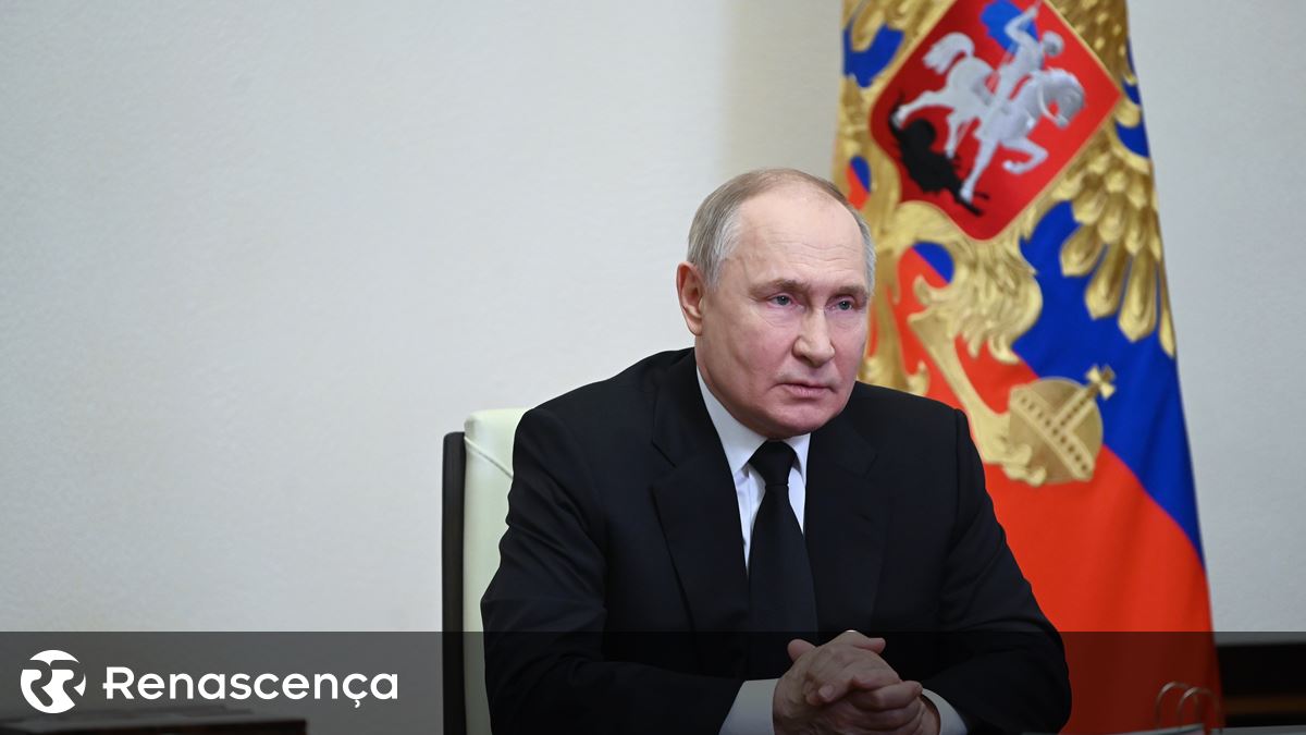 Putin reconhece que Rússia vive "tempos difíceis"