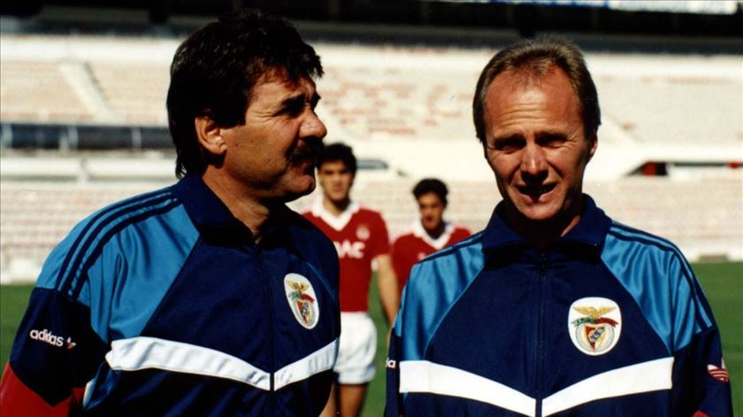 Sven-Goran Eriksson recebido por Toni no aeroporto