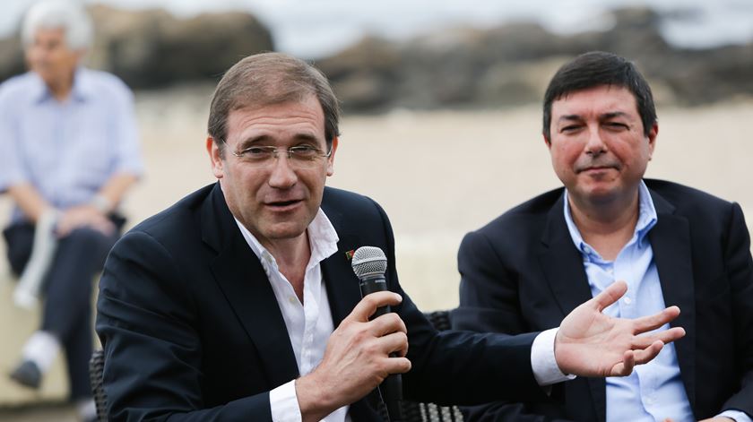 Passos Coelho e o candidato ao Porto Álvaro Santos Almeida. Foto: Estela Silva/Lusa