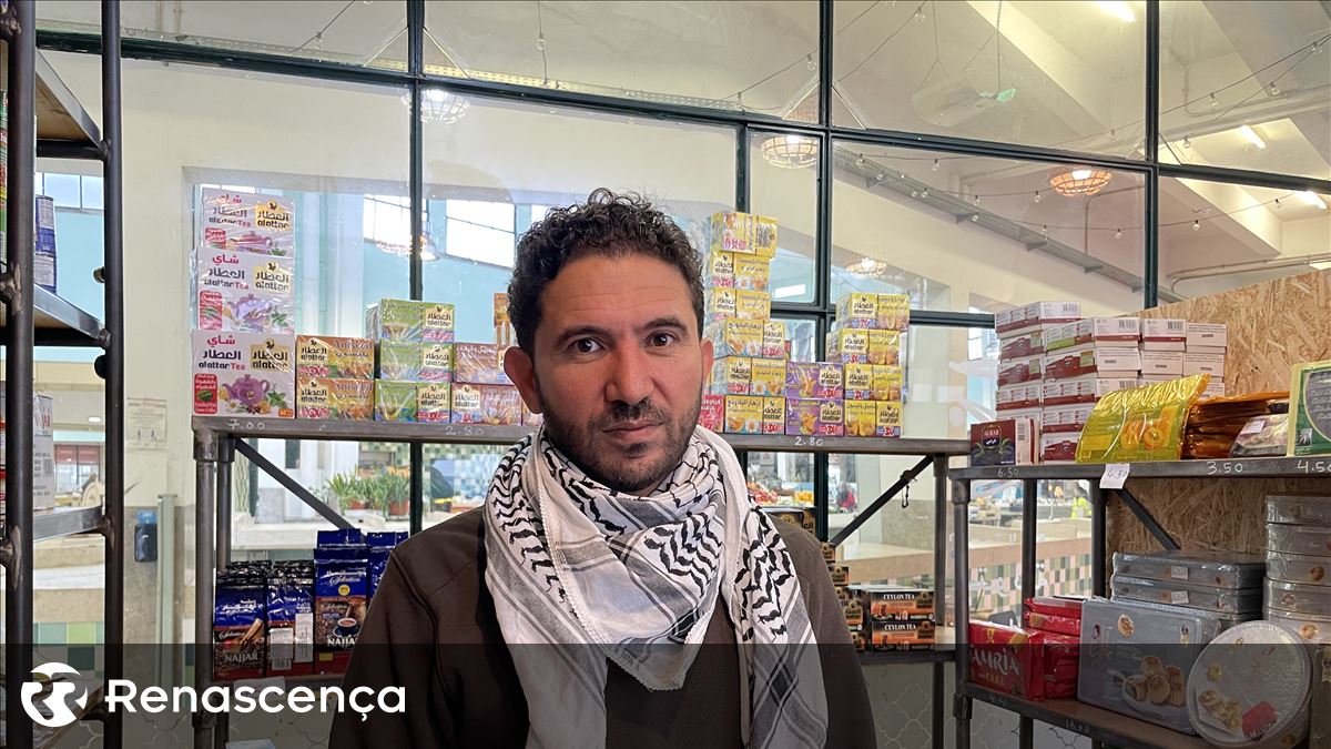 Hindi. O palestiniano que queria contar a guerra num filme e que acabou a vê-la de uma mercearia em Arroios