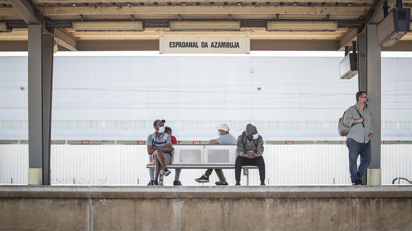 Estação de comboios de Espadanal da Azambuja que serve a Plataforma Logística, um dos focos da doença na região de Lisboa. Foto: Mário Cruz/Lusa