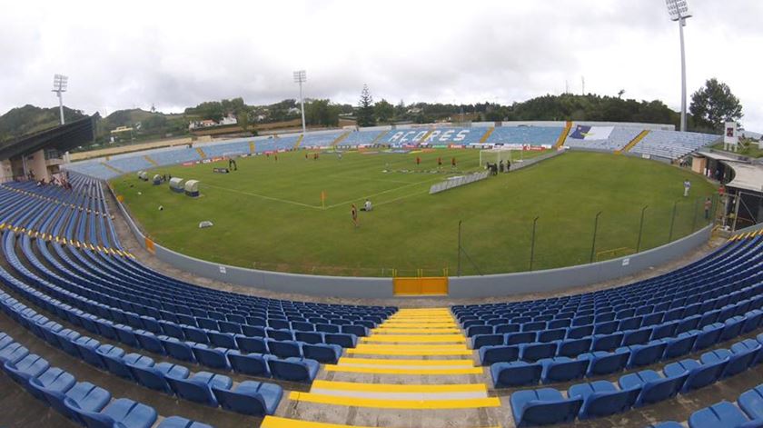 Estádio de São Miguel pode voltar a receber adeptos. Foto: CD Santa Clara.