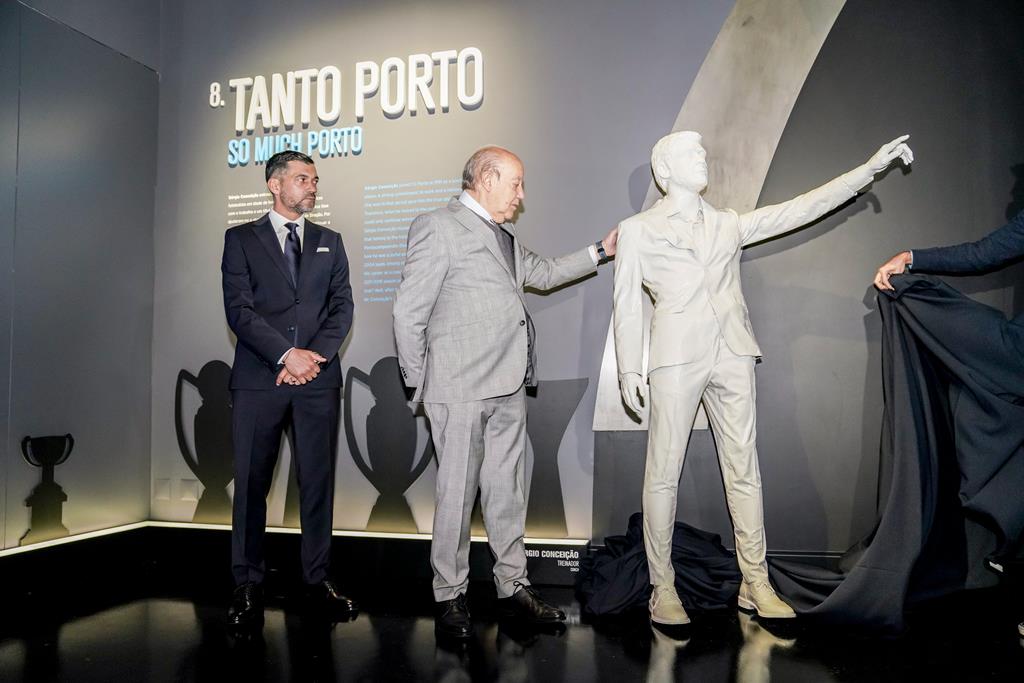 Pinto da Costa inaugurou estátua de Sérgio Conceição no museu do FC Porto Foto: FC Porto