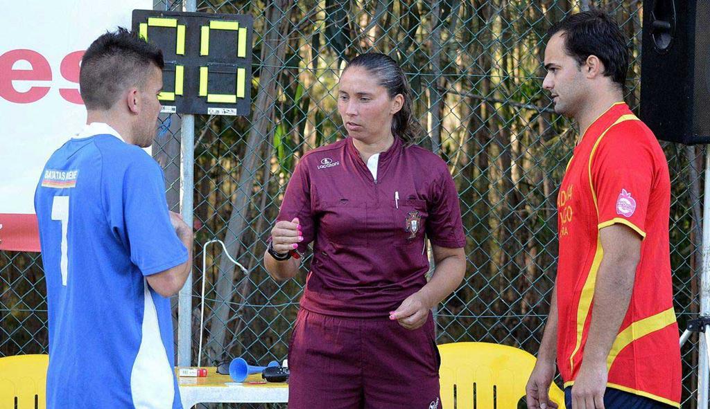 Eunice Mortágua, árbitra de futebol socorreu incidentes graves com dois jogadores no mesmo dia. Foto: DR (arquivo)