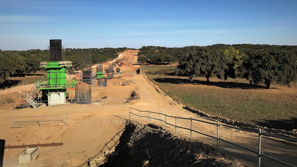 Construção do subtroço ferroviário Évora Norte-Freixo está em plena execução. Foto: Rosário Silva/RR