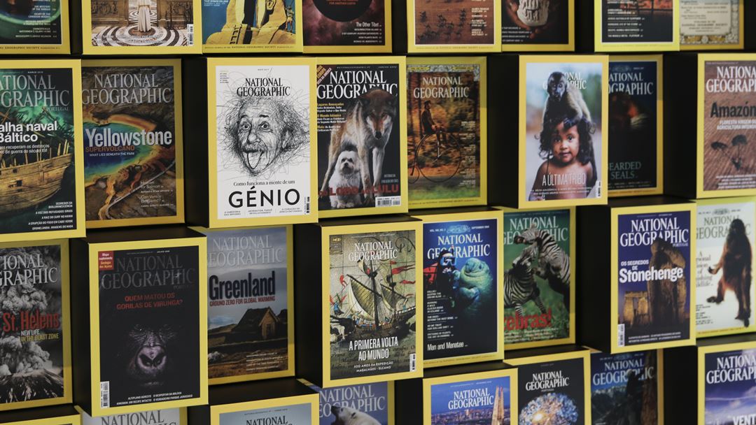 Várias das capas da National Geographic em exposição no MHNC-UP