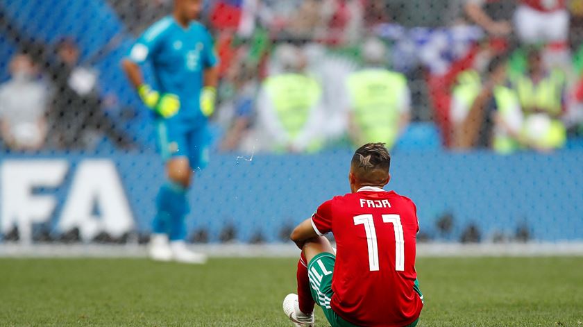 Jogadores de Marrocos desiludidos com a derrota frente a Portugal. Foto: Axel Schmidt/Reuters