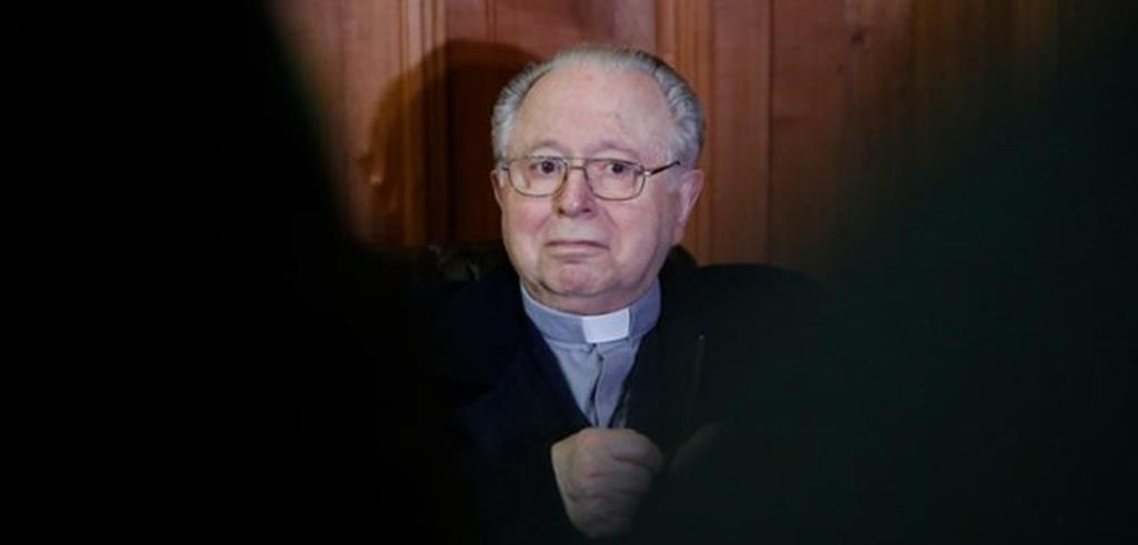 Papa afasta do sacerdócio padre chileno no centro do escândalo de abusos -  Renascença