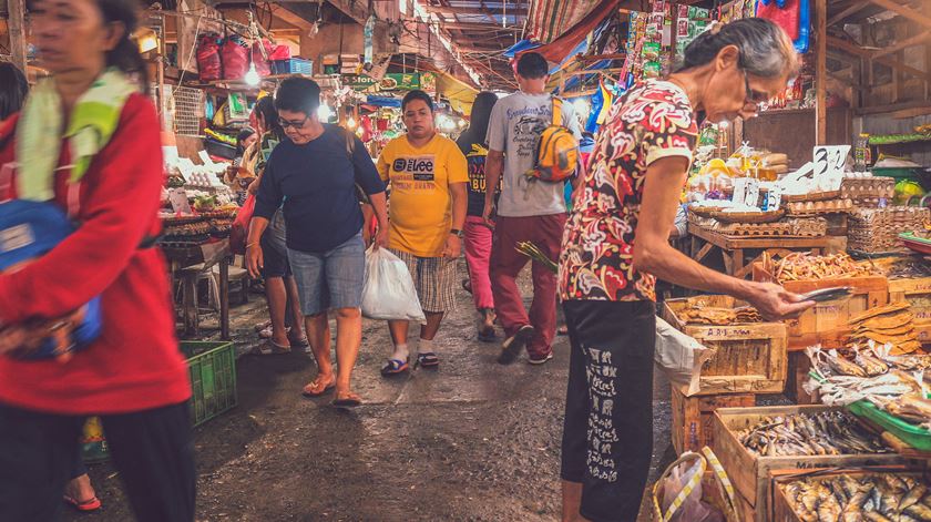 Um mercado das Filipinas. Foto: Frank Lloyd de la Cruz/Unsplash
