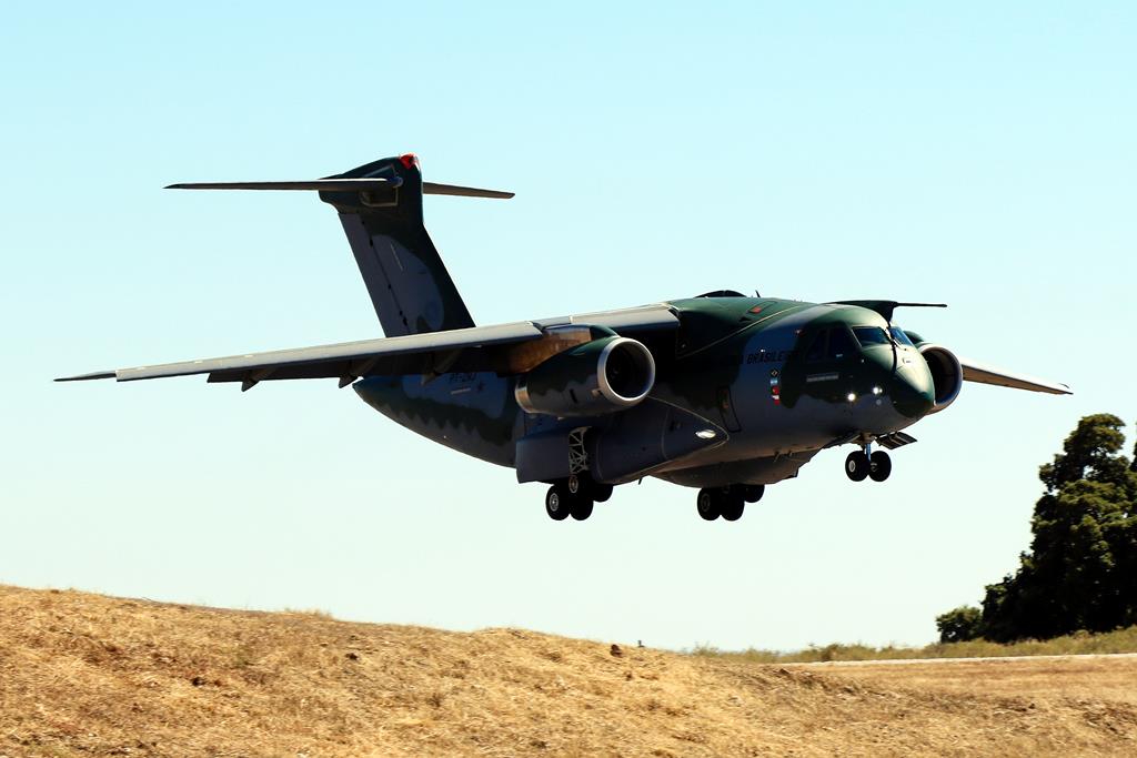 Primeiro avião KC-390 chegou hoje à base aérea de Beja (c/vídeo)
