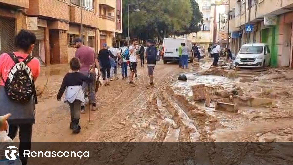 "Há gente a pilhar supermercados porque não tem o que comer". Paiporta, o epicentro da tragédia em Valência