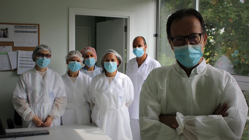 Manuel Alfredo Dias da Costa, o coordenador da Unidade de Tratamento de Dor do Hospital Sousa Martins, e a sua equipa multidisciplinar. Foto: Liliana Carona/RR