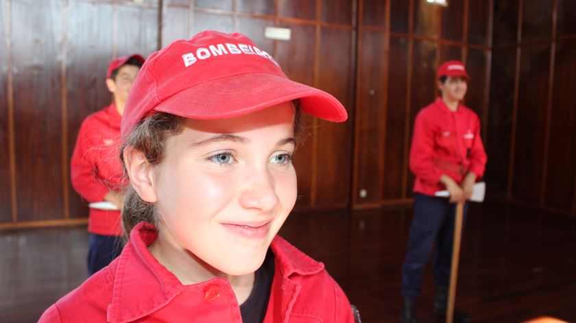 "Gosto de ajudar as pessoas", diz Matilde, que tem 10 anos. Foto: Liliana Carona/RR