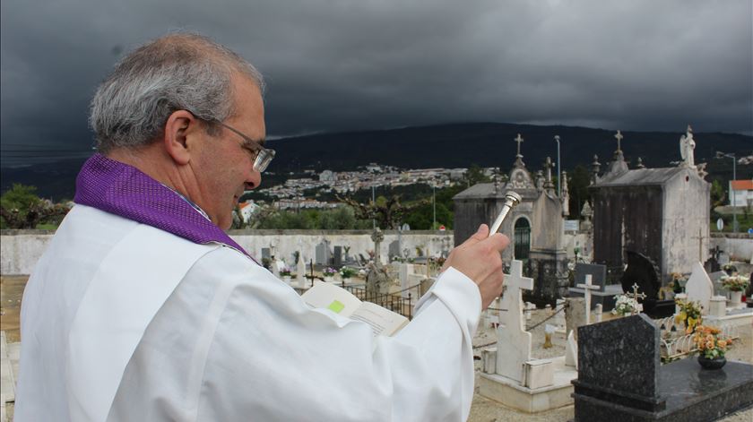 Bispos querem cemitérios abertos no dia 1 e 2 de novembro. Foto: Liliana Carona/RR