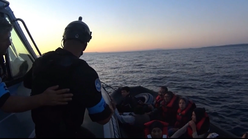 Mais um salvamento efetuado pela Polícia Marítima portuguesa ao largo da Grécia. Foto: Autoridade Marítima Nacional