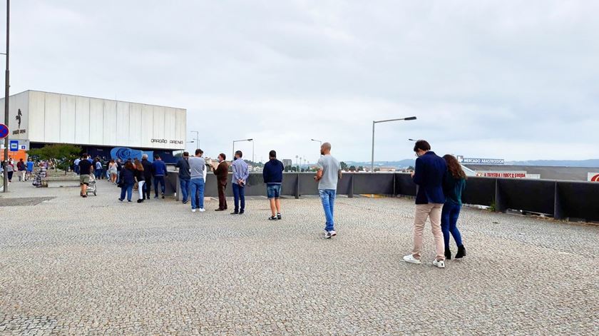 Sócios do FC Porto em fila para ir votar. Foto: DR