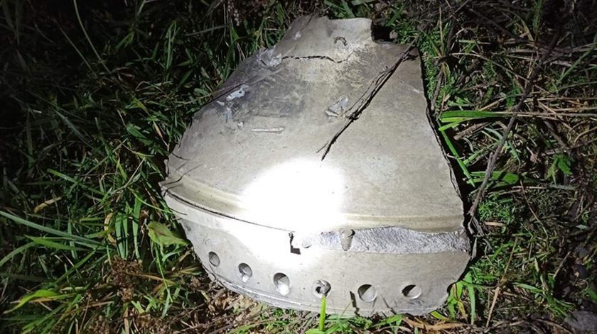 Fragmento de míssil que caiu em Przewodów, na Polónia. Foto: DR