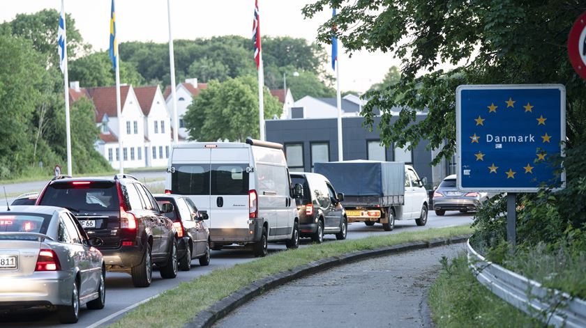 Restrições na fronteira entre a Dinamarca e a Alemanha, por causa da pandemia. Foto: Claus Fisler/EPA