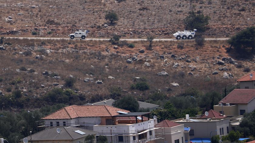 Forças da ONU patrulham a Linha Azul que separa Israel do Líbano. Foto: Atef Safadi/EPA