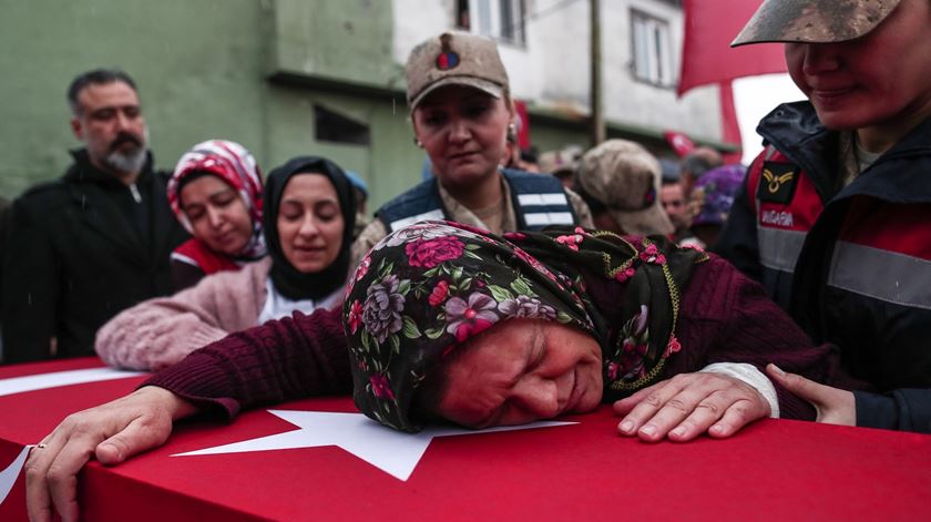 Funeral de um militar turco morto em Idlib. Foto: Sedat Suna/EPA