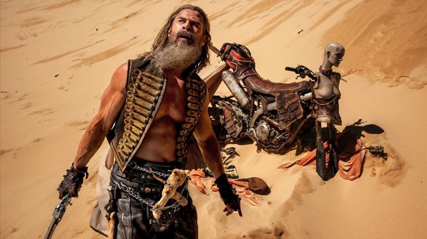 Chris Hemsworth em "Furiosa: Uma saga Mad Max"