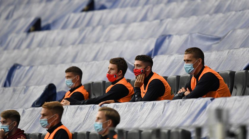 Filipe Froes considera que o futebol está a dar um exemplo de cidadania e responsabilidade Foto: Arne Dedert/Pool/Reuters