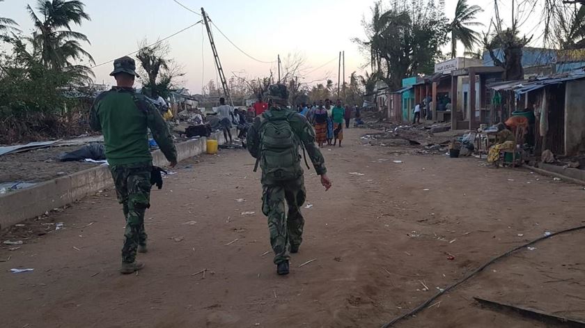 Equipa de busca e salvamento constituída por quatro fuzileiros encontrou português dado como desaparecido a 60 km a oeste da cidade da Beira, em Moçambique. Foto: Forças Armadas Portuguesas/Facebook