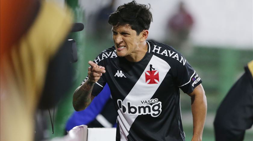 Germán Cano dedicou golo a Diego Armando Maradona Foto: Daniel Jayo/Reuters