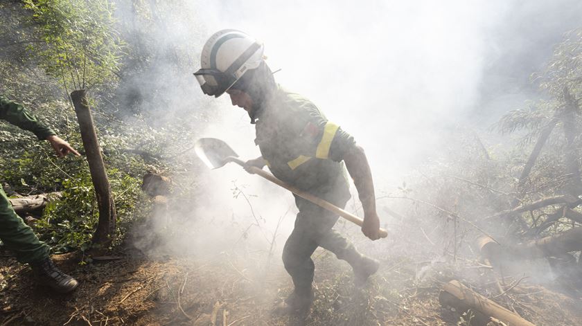 Um dia com os militares nos incêndios