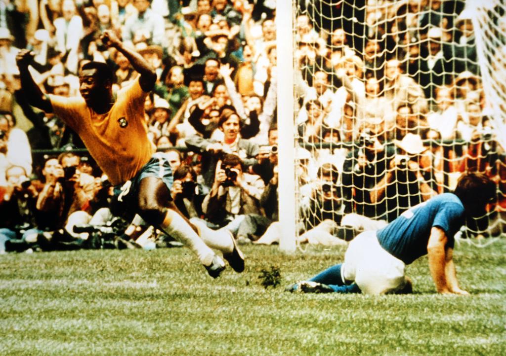 Golo de Pelé na final do Mundial de 1970, contra a Itália Foto: Imago Images Sports/Reuters