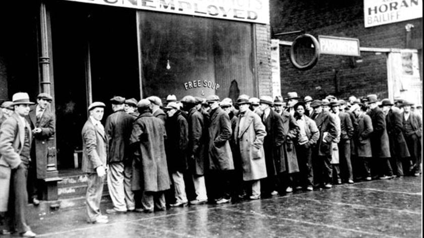 Desempregados na sopa dos pobres durante a Grande Depressão da década de 30, nos Estados Unidos. Foto: DR