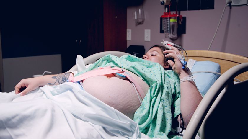 DGS detetou constrangimentos no acesso de grávidas a meios de diagnóstico. Foto: Sharon McCutcheon/Unsplash